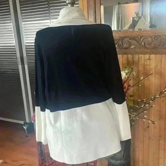 89th & Madison sweater. Black and white. Women’s size small. - Picture 3 of 6